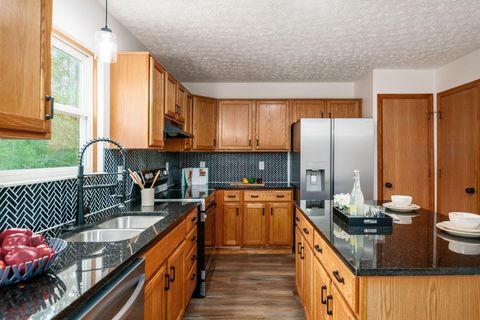 Tiny photo for 2927 Southfield Village Drive R #R, Grove City, OH 43123 (MLS # 226019064)