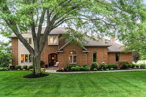 Photo of 8602 Davington Drive, Dublin, OH 43017 (MLS # 226021984)