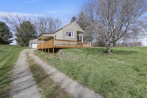 Photo of 3060 Wayne Ridge Road, Zanesville, OH 43701 (MLS # 226009269)