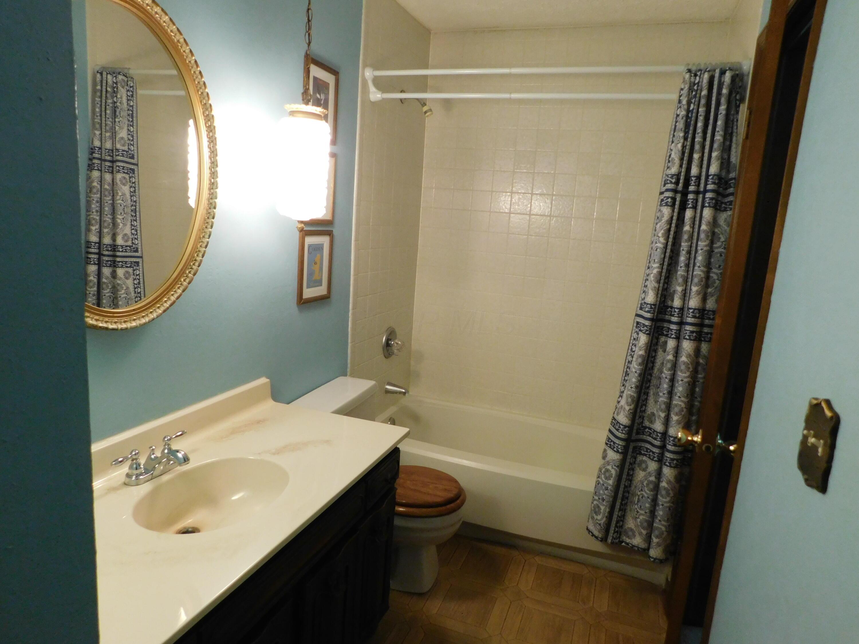 6202 Hickory Lawn Court, Grove City, Ohio image 28