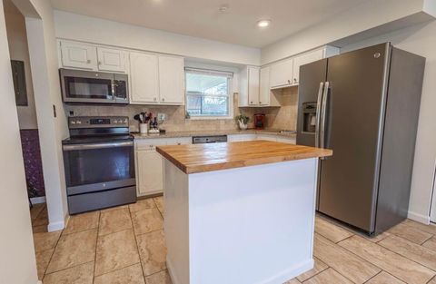 Tiny photo for 595 Deerwood Avenue E, Columbus, OH 43230 (MLS # 226005475)