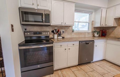 Tiny photo for 595 Deerwood Avenue E, Columbus, OH 43230 (MLS # 226005475)