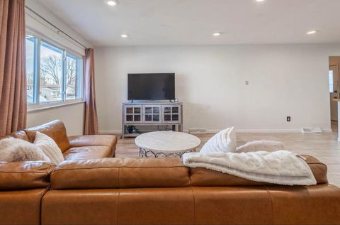 Tiny photo for 595 Deerwood Avenue E, Columbus, OH 43230 (MLS # 226005475)