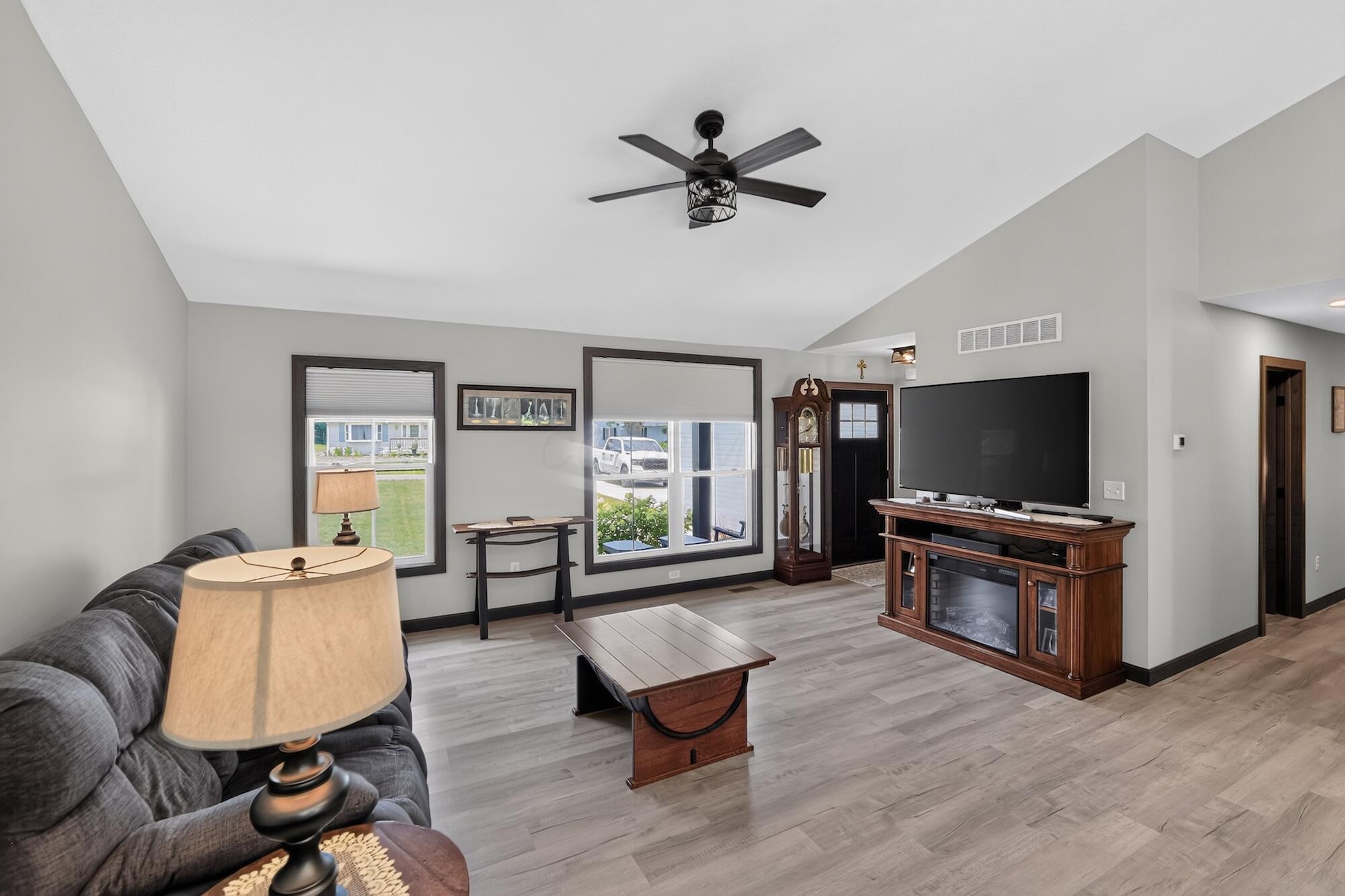 1085 Apple Valley Drive