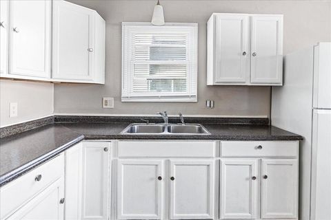 Tiny photo for 663 E 2nd Avenue, Columbus, OH 43201 (MLS # 226000819)