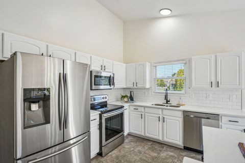 Tiny photo for 3174 Sitka Spruce Drive, Grove City, OH 43123 (MLS # 225037594)