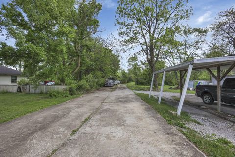 Photo of 1955 Florine Drive, Grove City, OH 43123 (MLS # 226015269)