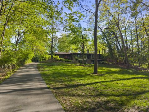 Photo of 2391 Donna Drive, Columbus, OH 43220 (MLS # 226015011)