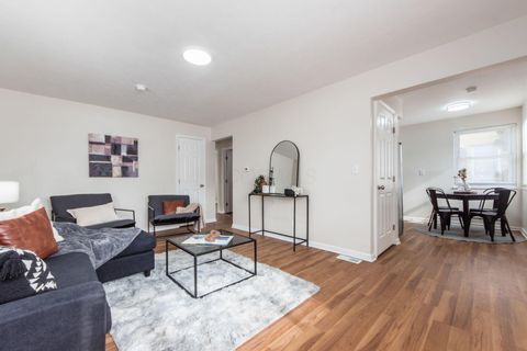 Photo of 1386 E 22nd Avenue, Columbus, OH 43211 (MLS # 226003533)