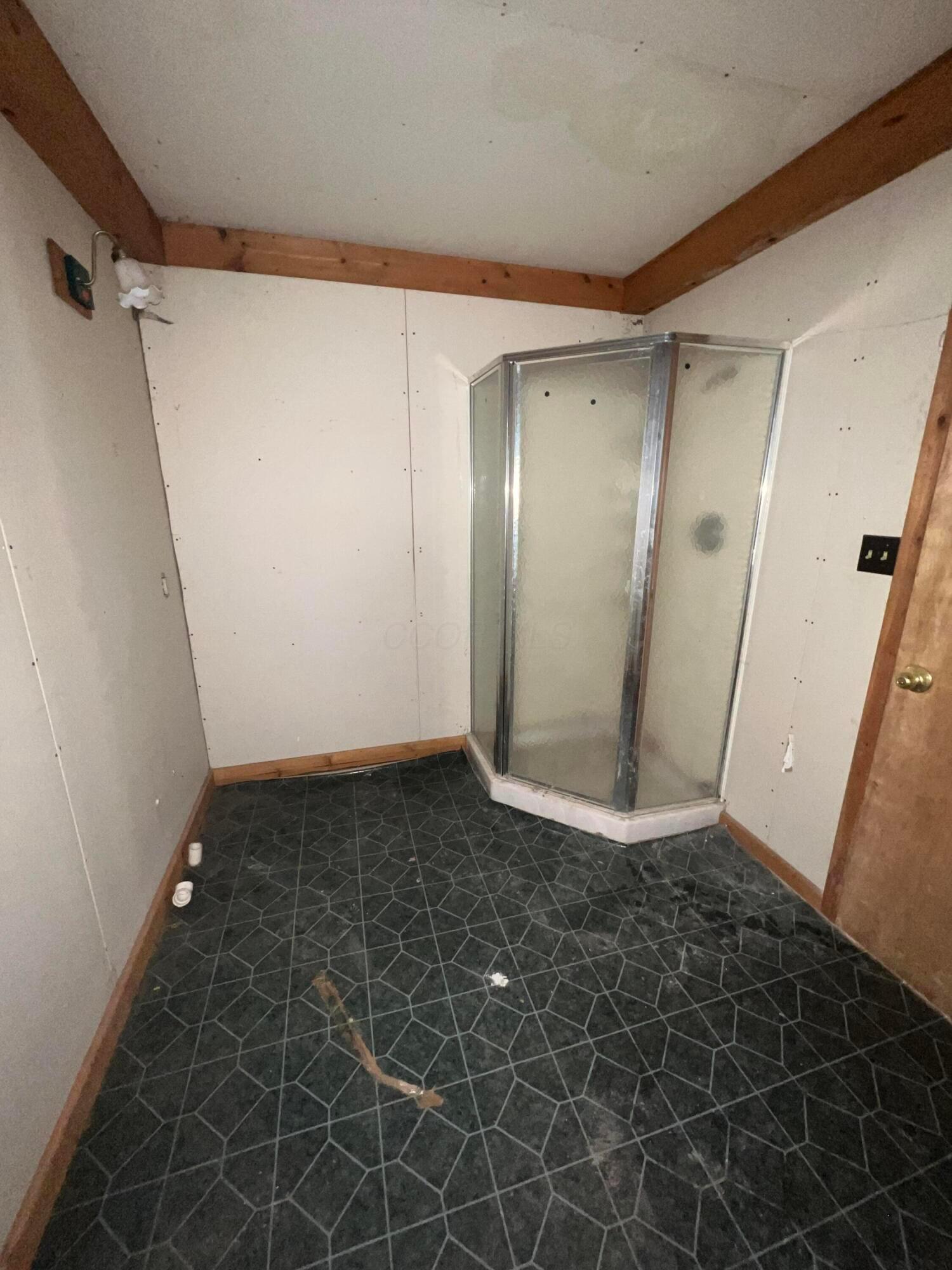 23 Maple Avenue, Utica, Ohio image 14