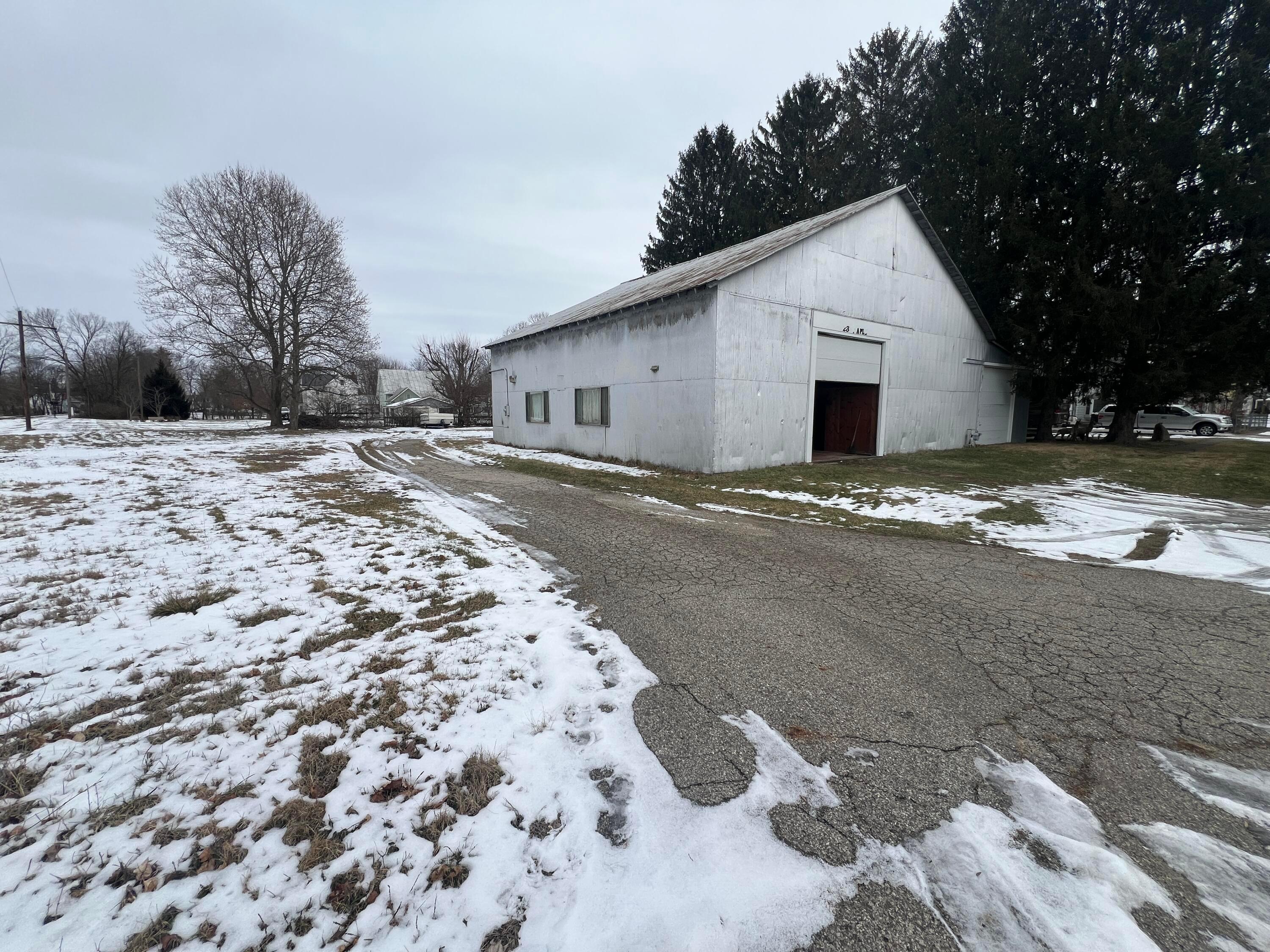 23 Maple Avenue, Utica, Ohio image 2