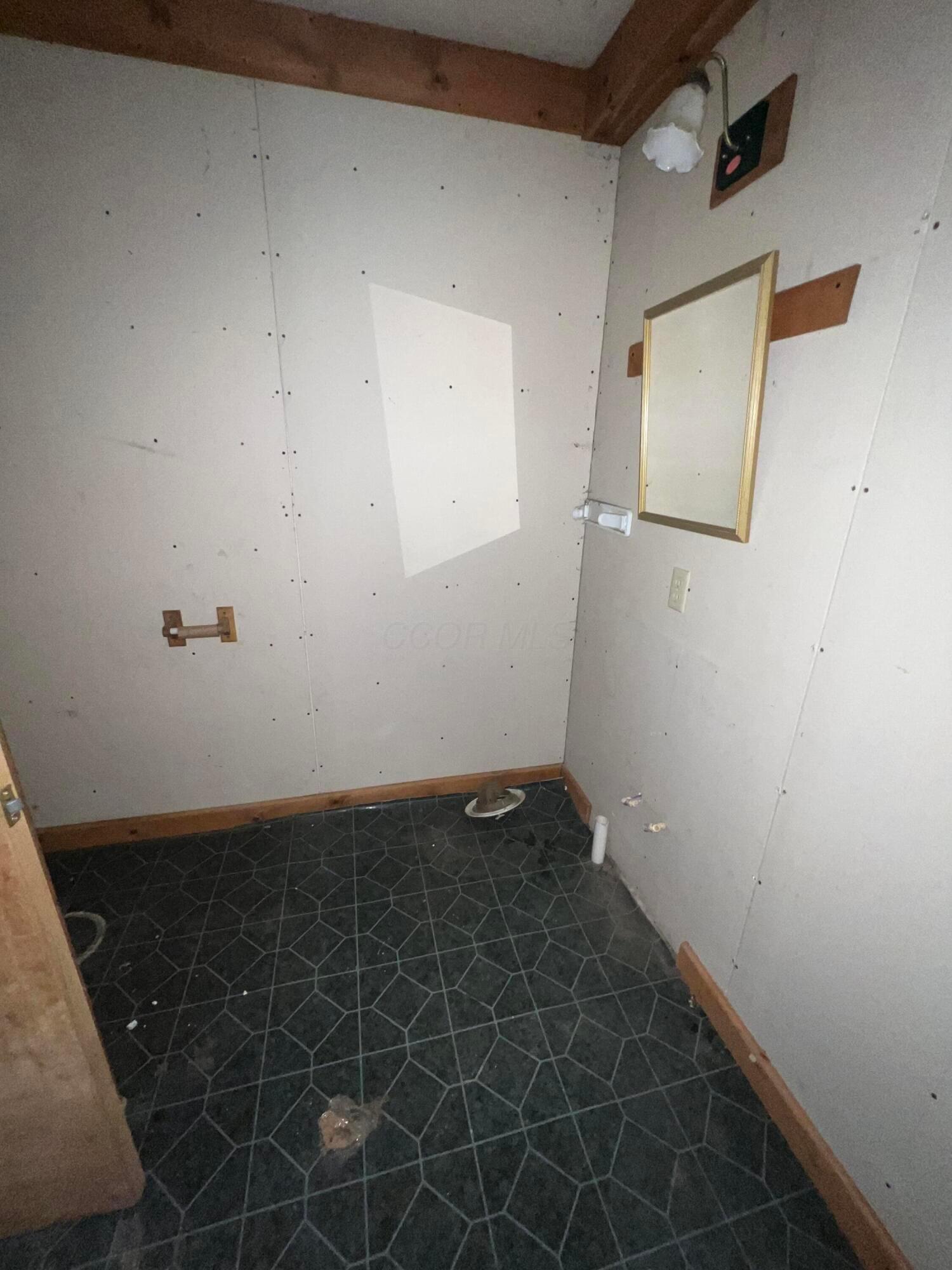 23 Maple Avenue, Utica, Ohio image 13