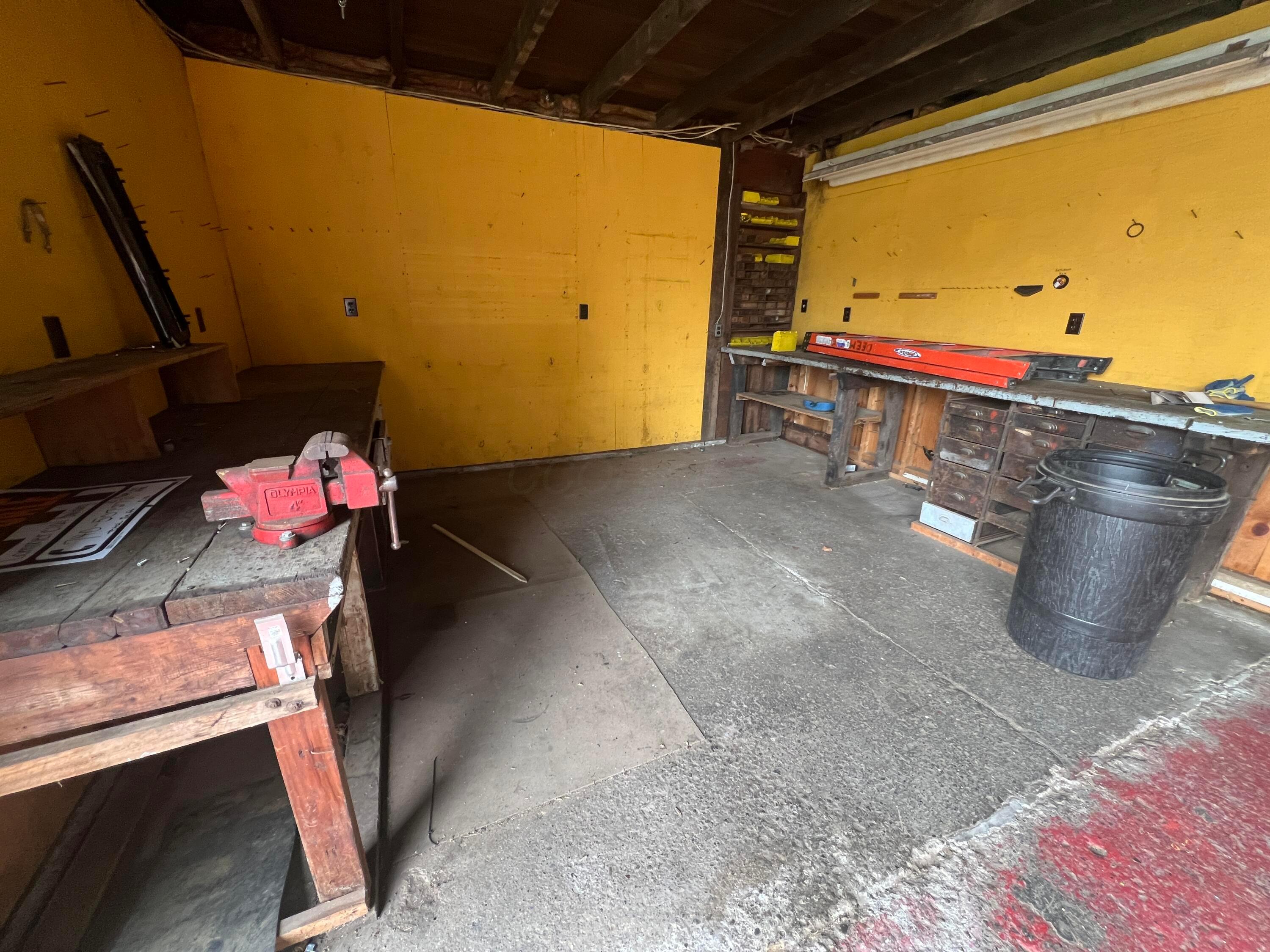 23 Maple Avenue, Utica, Ohio image 12
