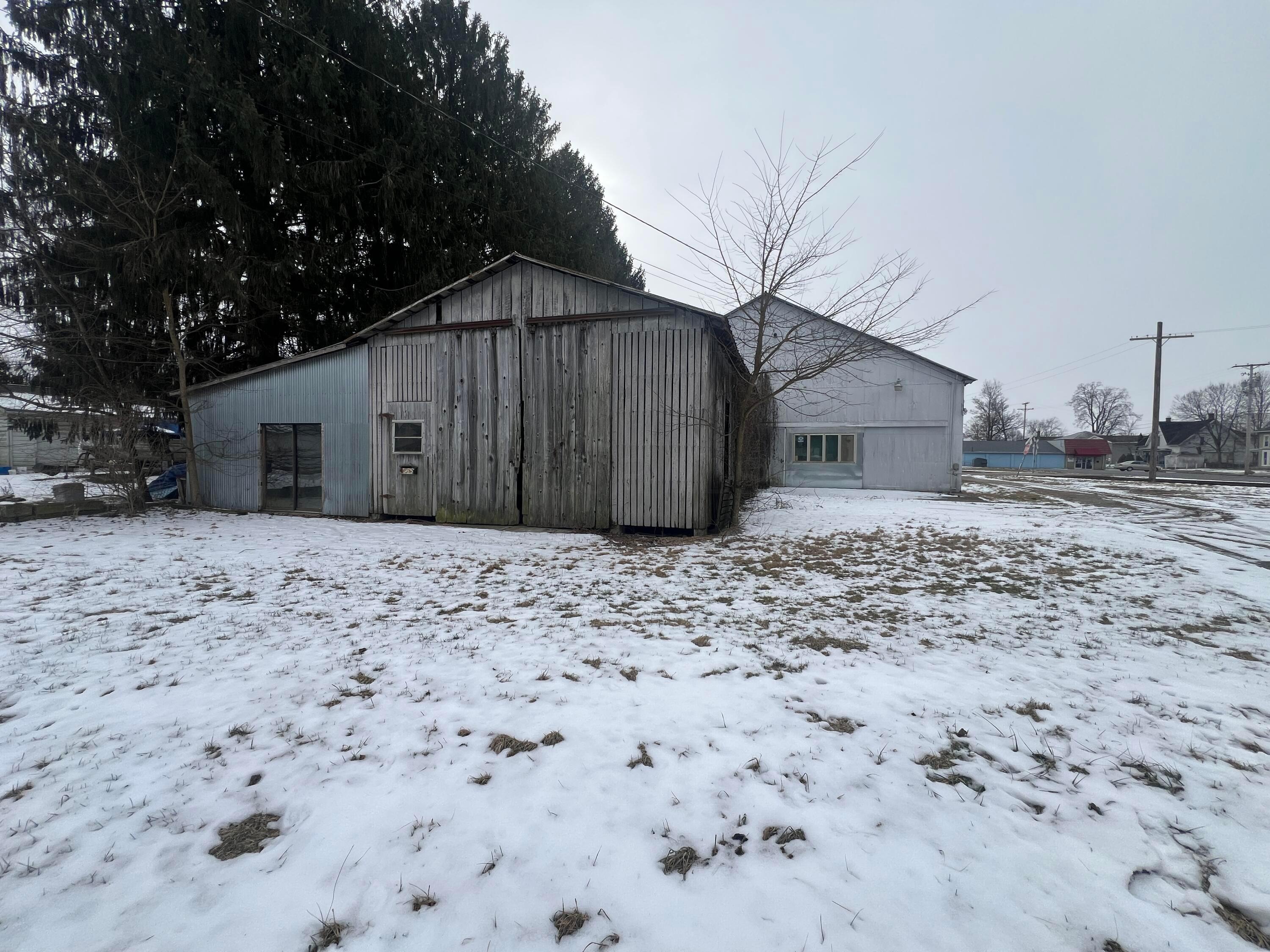 23 Maple Avenue, Utica, Ohio image 4
