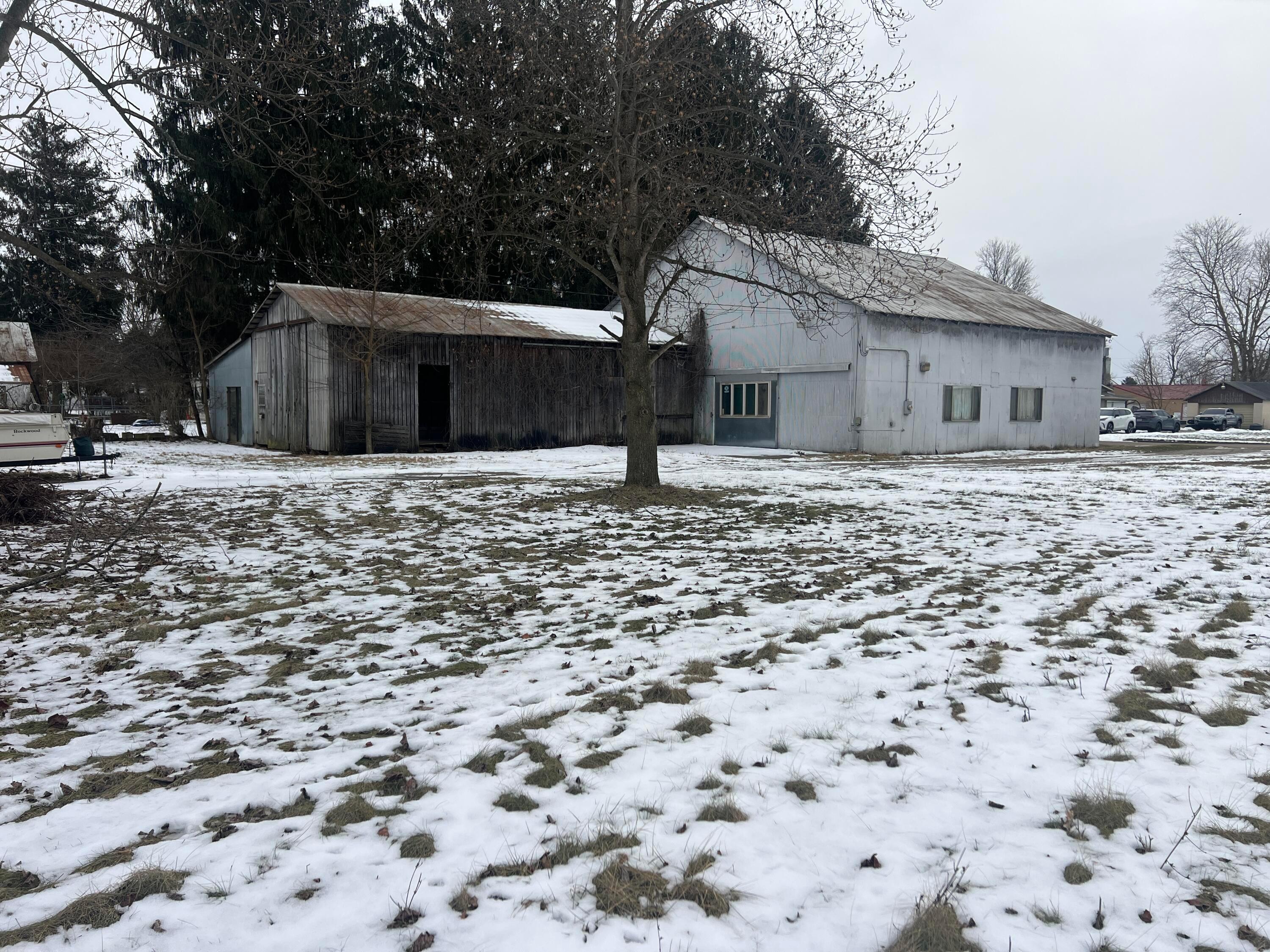 23 Maple Avenue, Utica, Ohio image 3