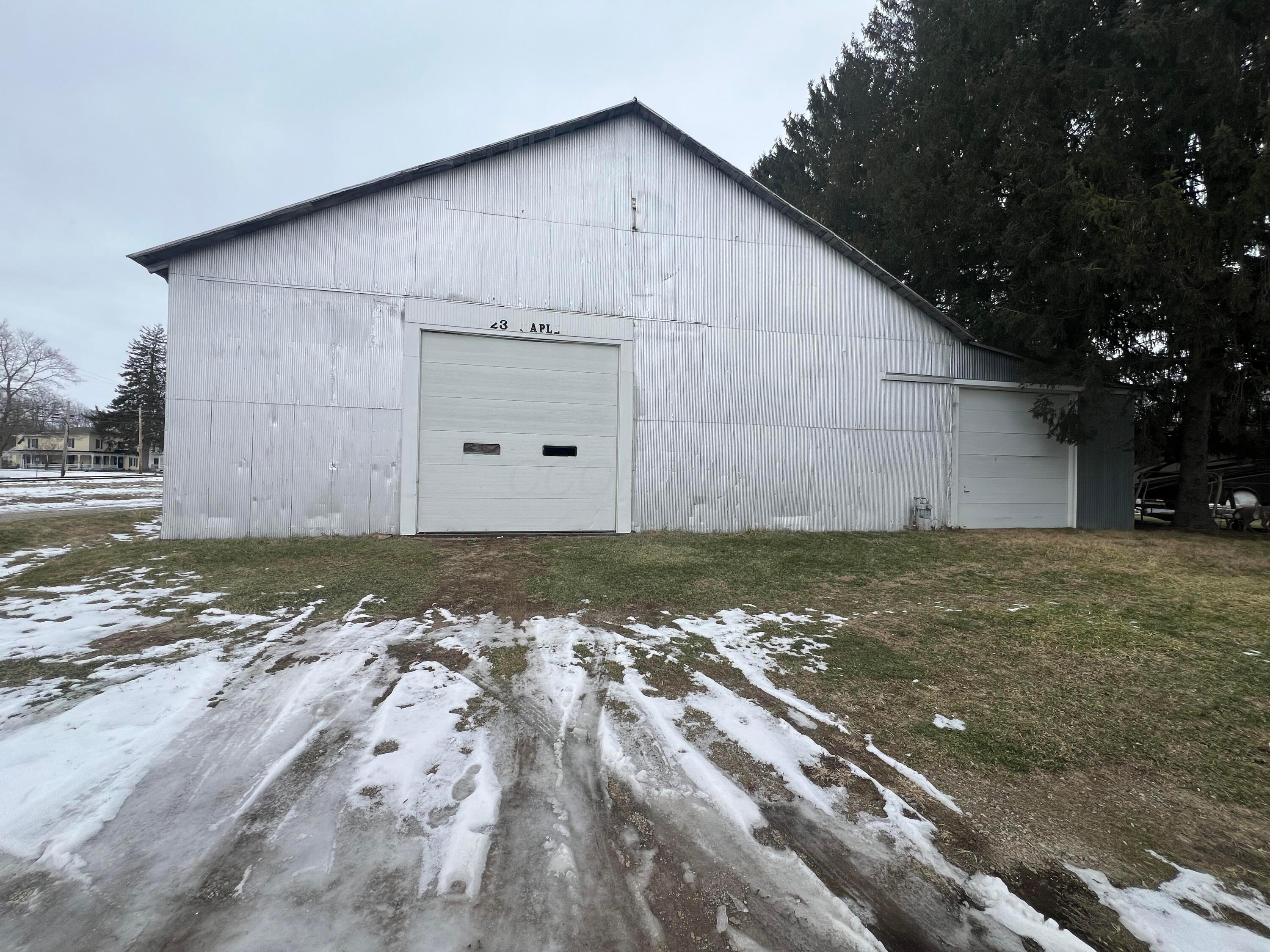 23 Maple Avenue, Utica, Ohio image 1