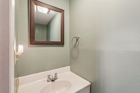 Tiny photo for 3000 Highpoint Drive, Columbus, OH 43221 (MLS # 225037430)