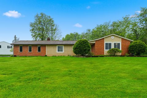 Photo of 2500 W Choctaw Drive, London, OH 43140 (MLS # 226014582)