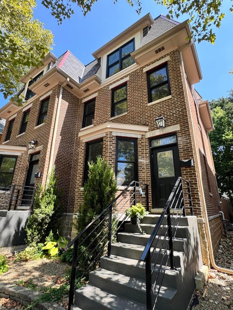 Photo of 1016 Neil Avenue, Columbus, OH 43201 (MLS # 226021533)