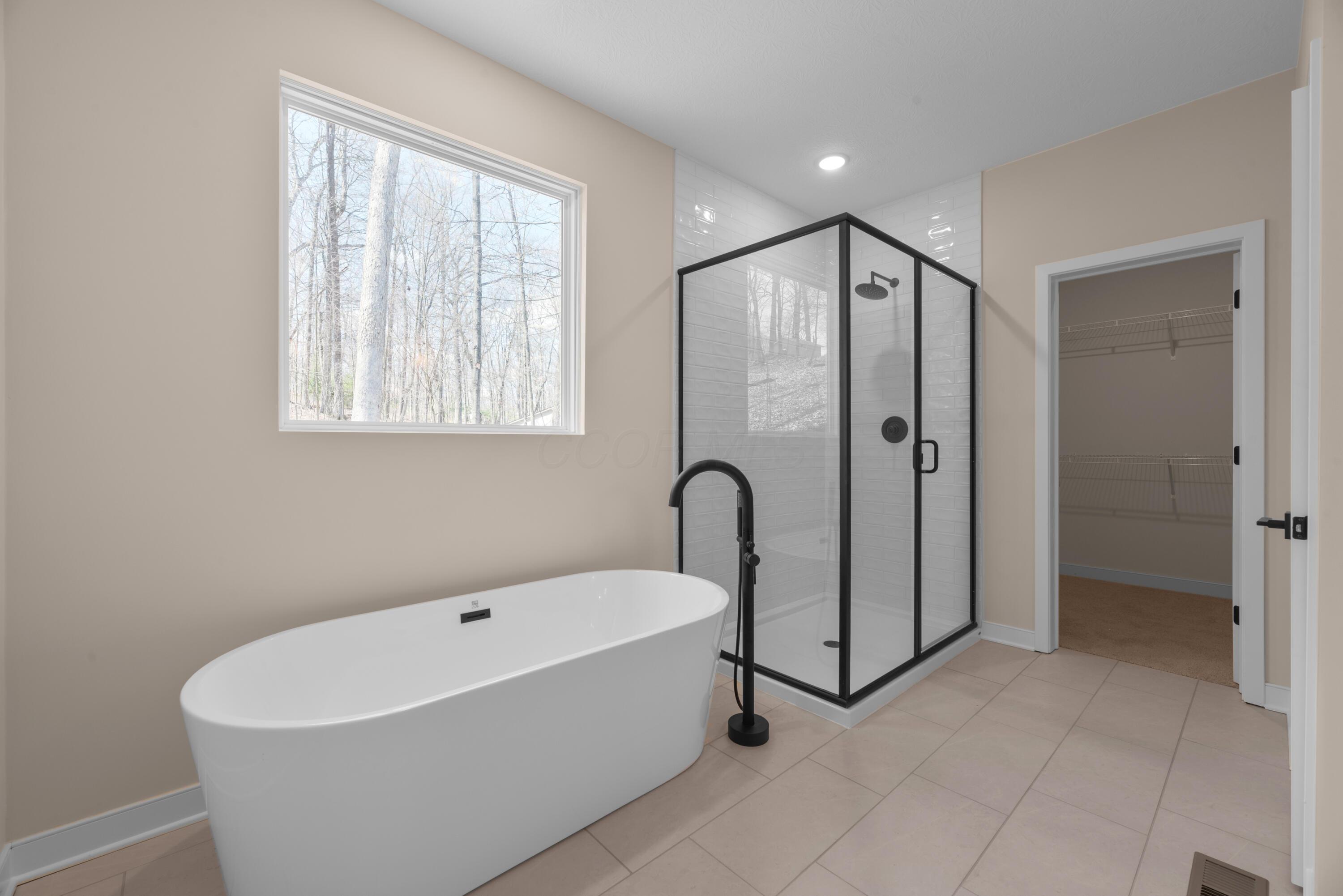701 Grand View Drive, Howard, Ohio image 32