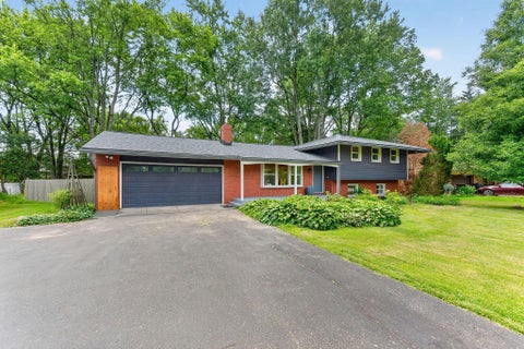 Photo of 4664 E Johnstown Road, Columbus, OH 43230 (MLS # 226020537)