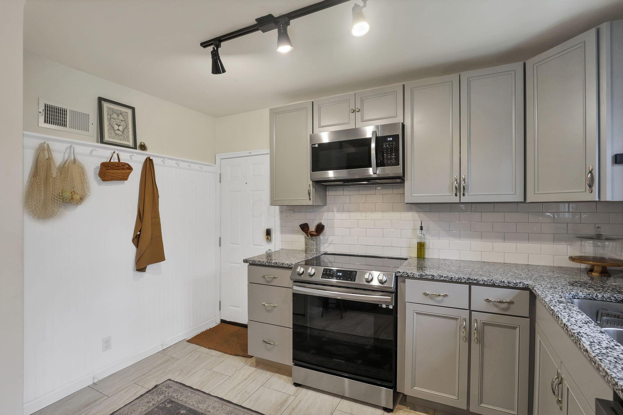 603 S James Road, Columbus, Ohio image 10