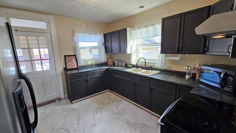 Tiny photo for 463 Laurel Street, Chillicothe, OH 45601 (MLS # 225045049)