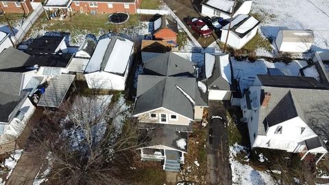 Tiny photo for 463 Laurel Street, Chillicothe, OH 45601 (MLS # 225045049)