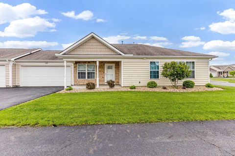 Photo of 802 Cumberland Meadows Circle, Hebron, OH 43025 (MLS # 226015207)