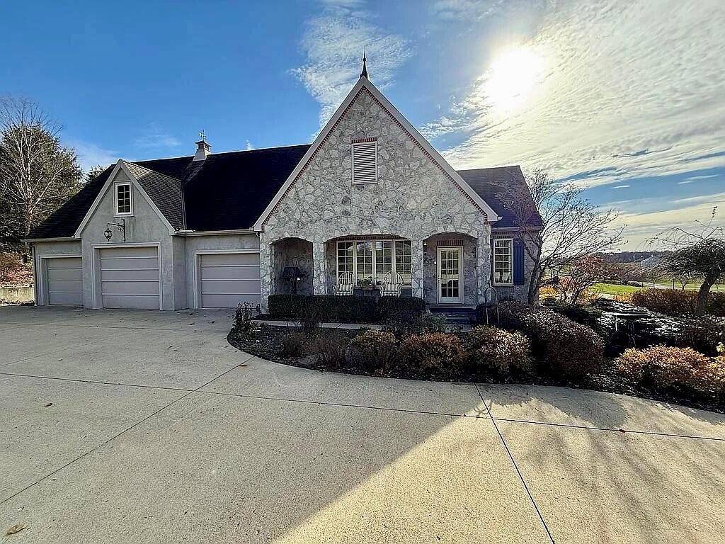 1436 Greenbrier Drive