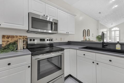 Tiny photo for 147 Shadymere Lane 5 #5, Columbus, OH 43213 (MLS # 225039508)