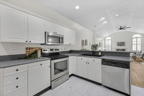 Tiny photo for 147 Shadymere Lane 5 #5, Columbus, OH 43213 (MLS # 225039508)