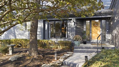 Photo of 2248 Sandover Road, Upper Arlington, OH 43220 (MLS # 225043119)