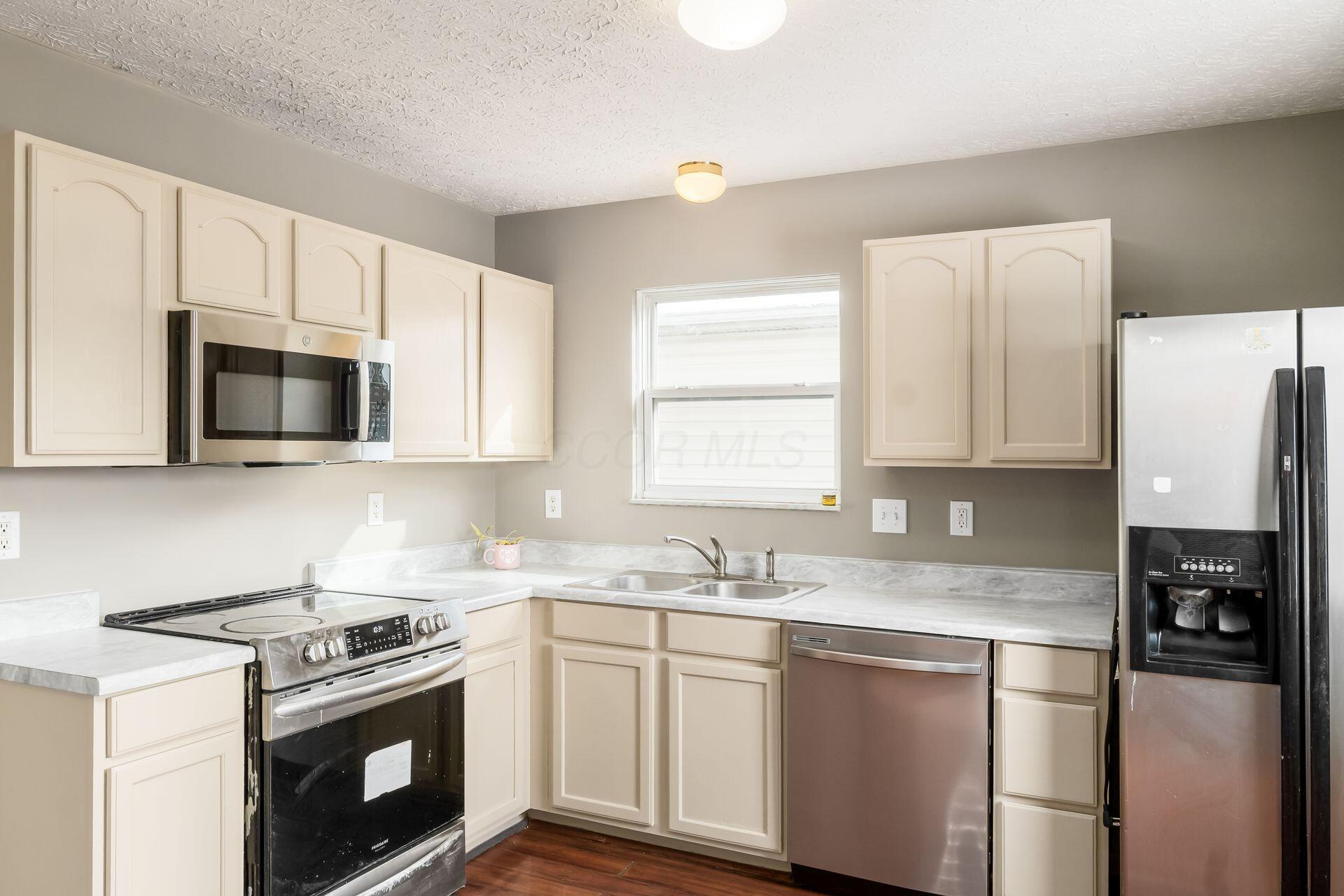3919 Rosette Drive, Grove City, Ohio image 8