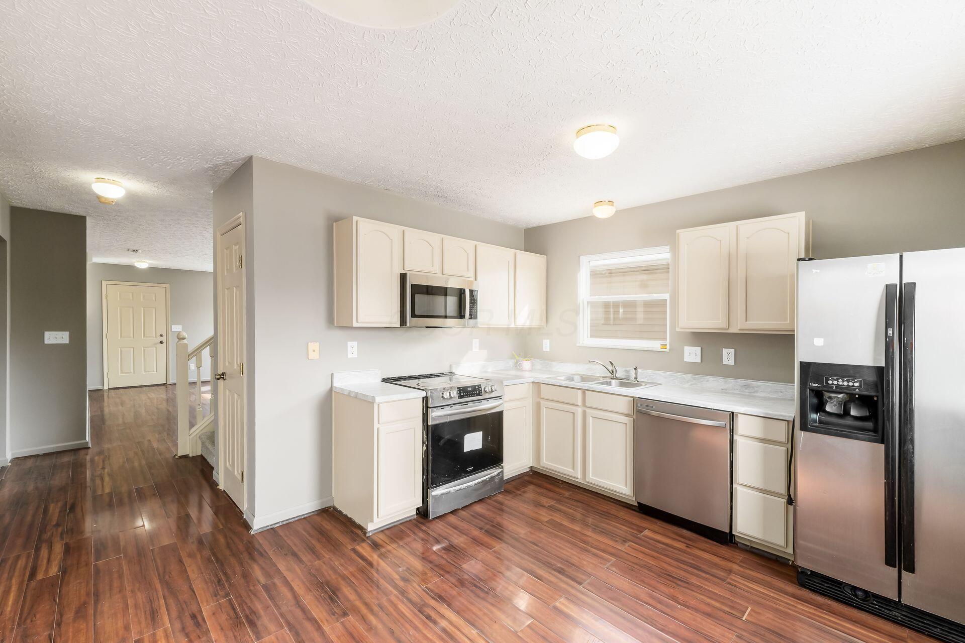 3919 Rosette Drive, Grove City, Ohio image 6