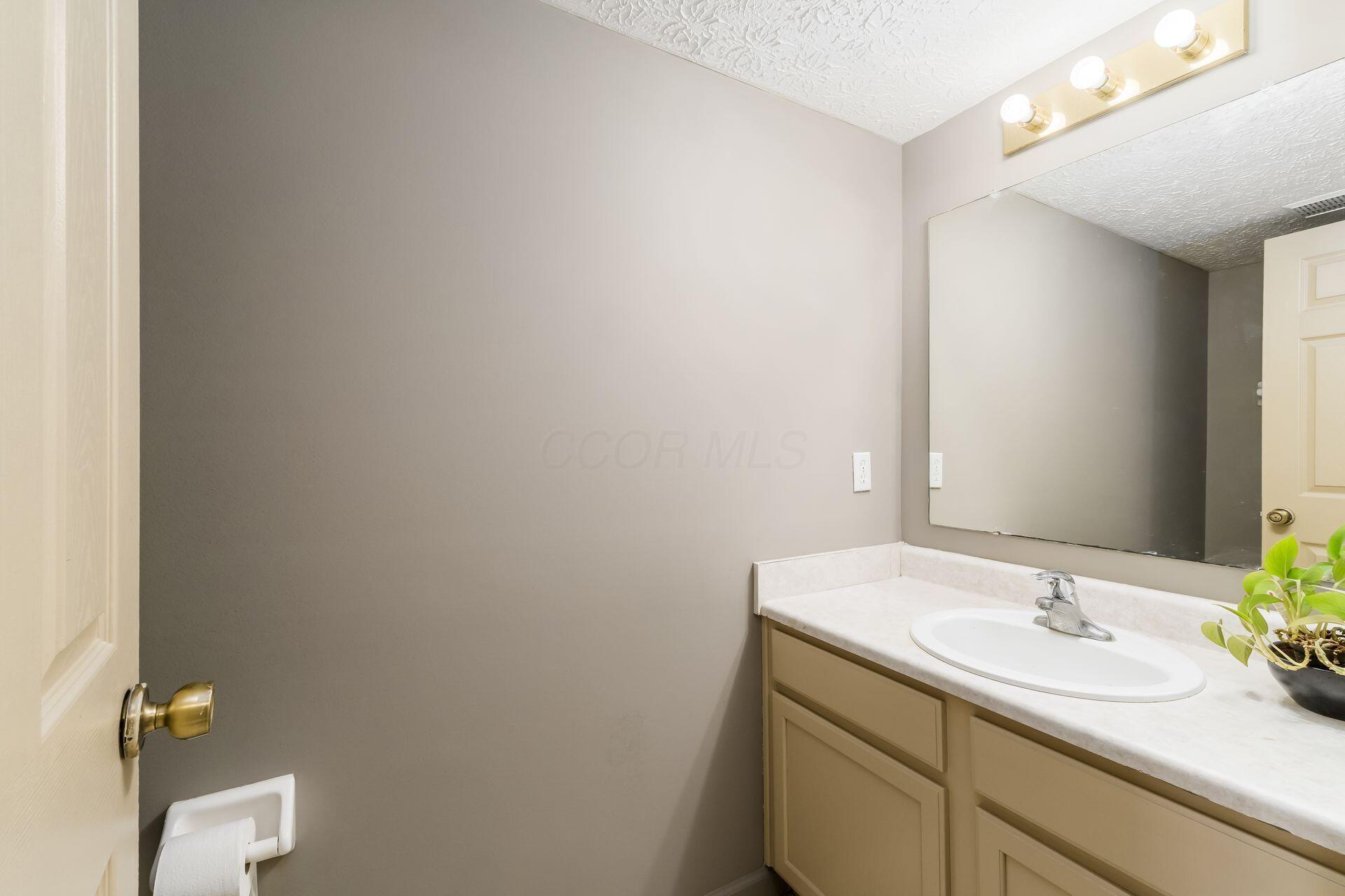 3919 Rosette Drive, Grove City, Ohio image 15