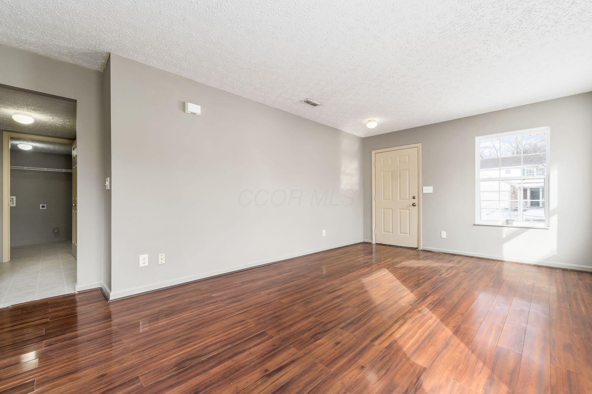 3919 Rosette Drive, Grove City, Ohio image 4