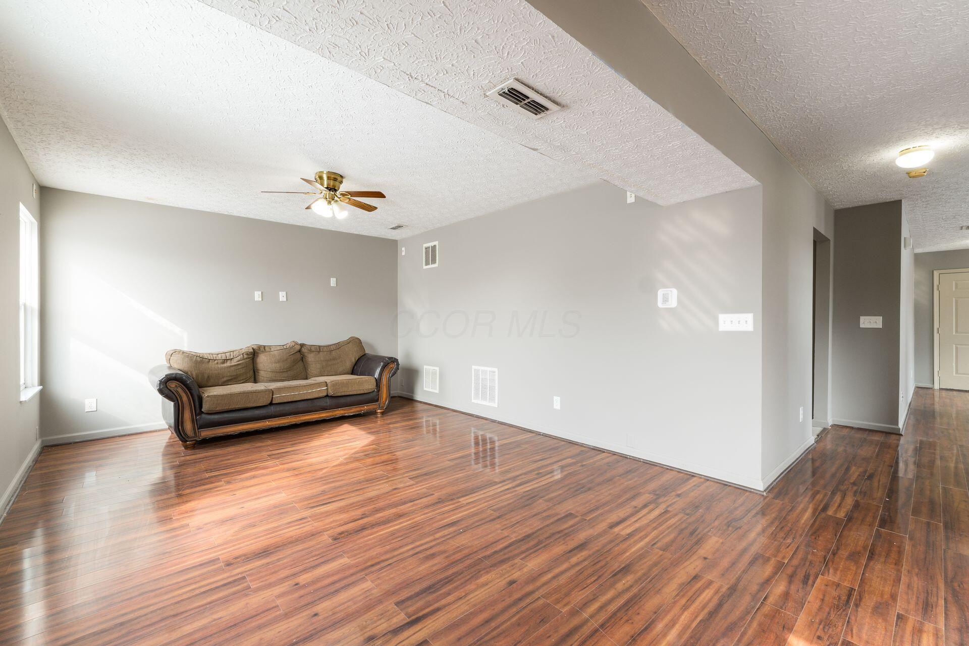 3919 Rosette Drive, Grove City, Ohio image 11