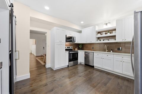 Photo of 321 W Columbia Street, Marion, OH 43302 (MLS # 226010305)