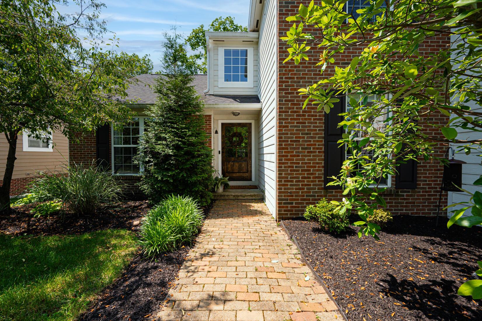1355 Fisher Run Court, Columbus, Ohio image 2
