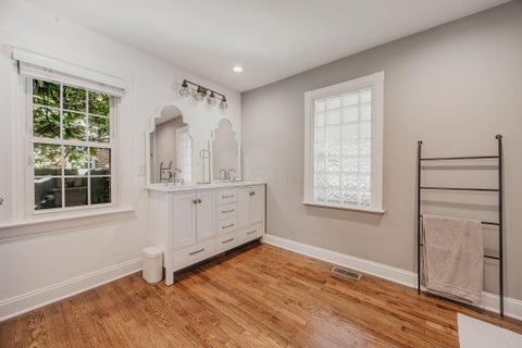 Tiny photo for 236 N Roosevelt Avenue, Bexley, OH 43209 (MLS # 226040079)