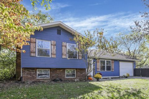 Photo of 896 Elizabeth Drive, Lancaster, OH 43130 (MLS # 225039870) Photo of 896 Elizabeth Drive, Lancaster, OH 43130 (MLS # 225039870)