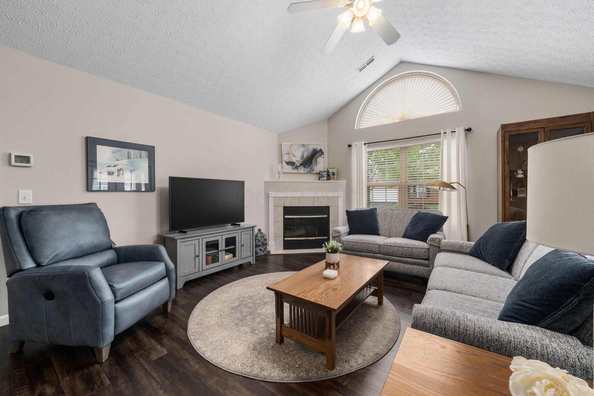 4592 Collingville Way, Columbus, Ohio image 3