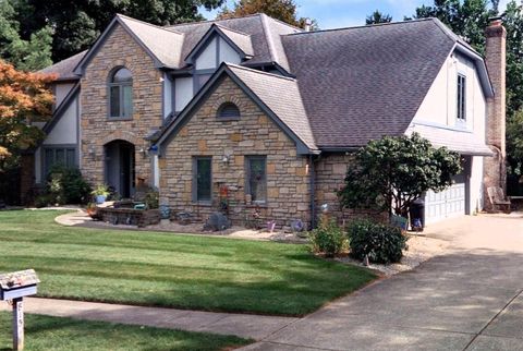 Photo of 815 Cherryfield Avenue, Columbus, OH 43235 (MLS # 225046089)