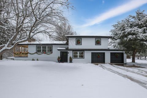 Photo of 6953 Taylor Road SW, Reynoldsburg, OH 43068 (MLS # 225044509)