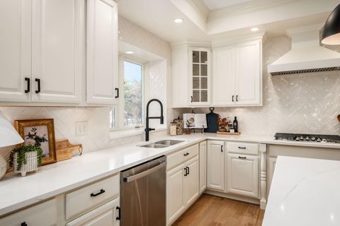 Tiny photo for 8500 Stonechat Loop, Dublin, OH 43017 (MLS # 225045243)