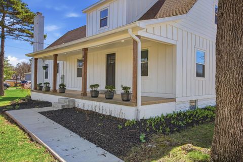 Photo of 667 E College Avenue, Westerville, OH 43081 (MLS # 226010151)