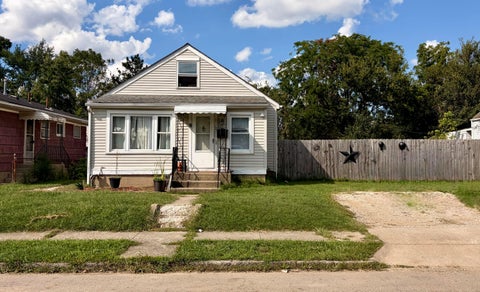 Photo of 1212 Minnesota Avenue, Columbus, OH 43211 (MLS # 226036801)