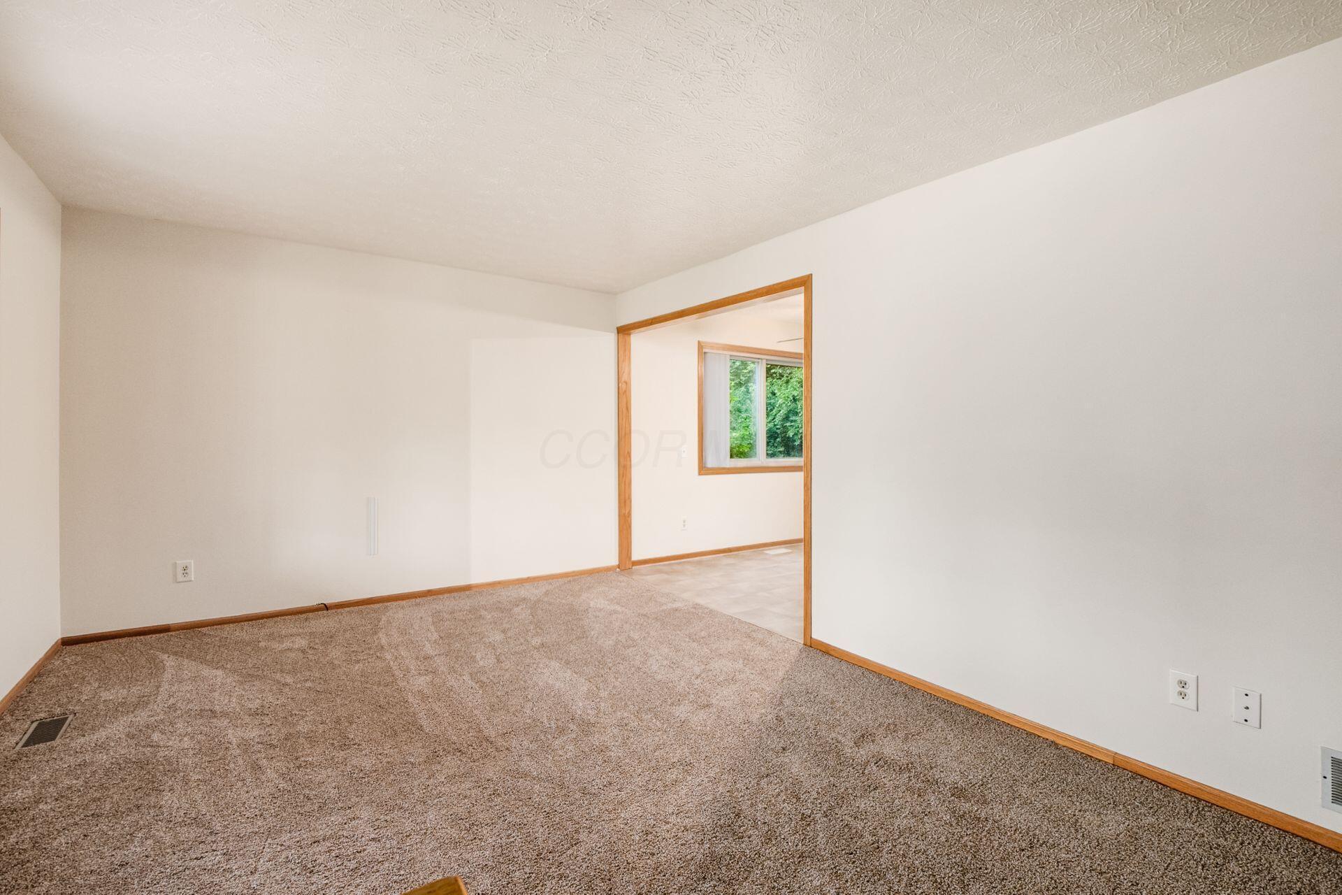 2060 Steffi Drive, Hilliard, Ohio image 7