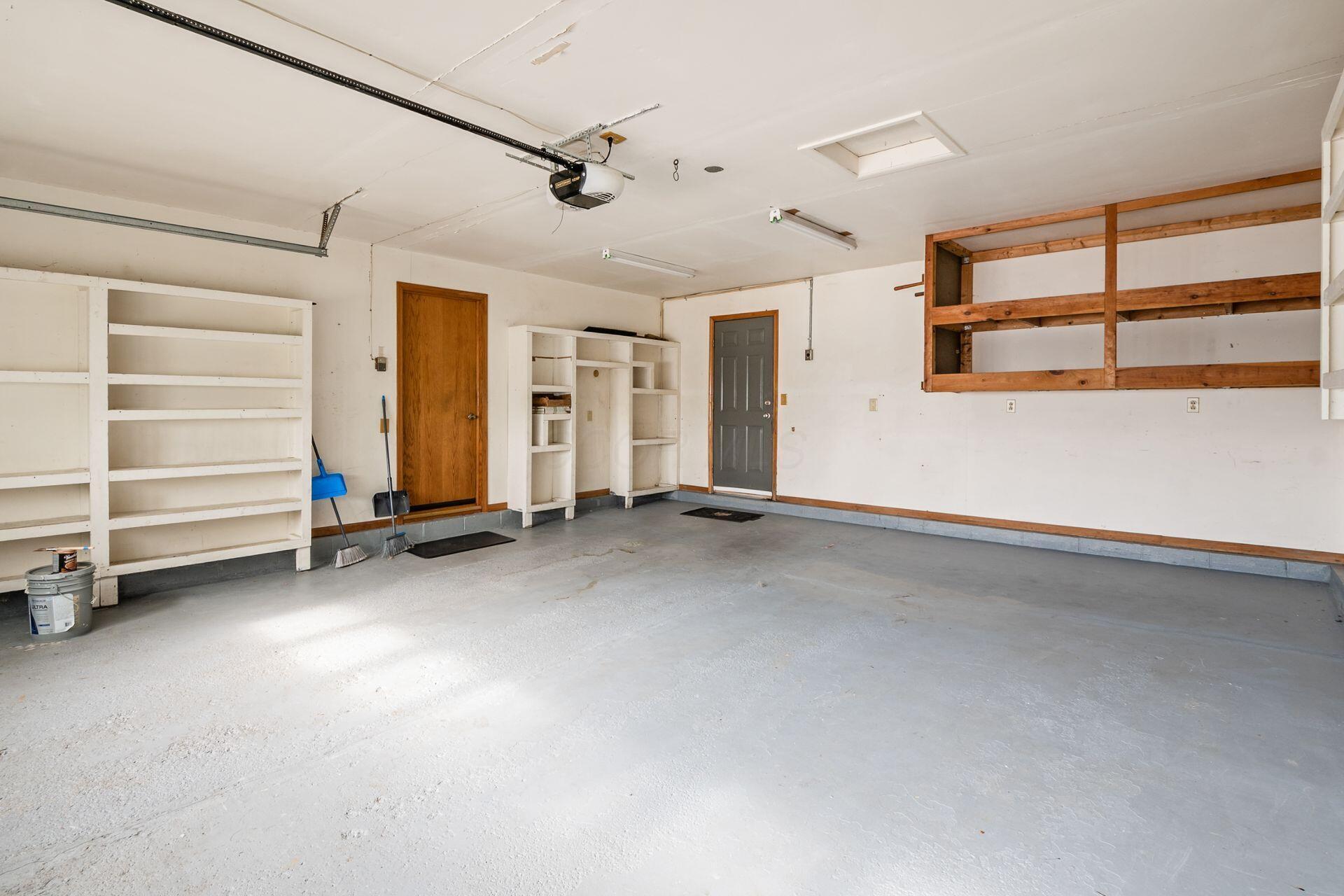 2060 Steffi Drive, Hilliard, Ohio image 32